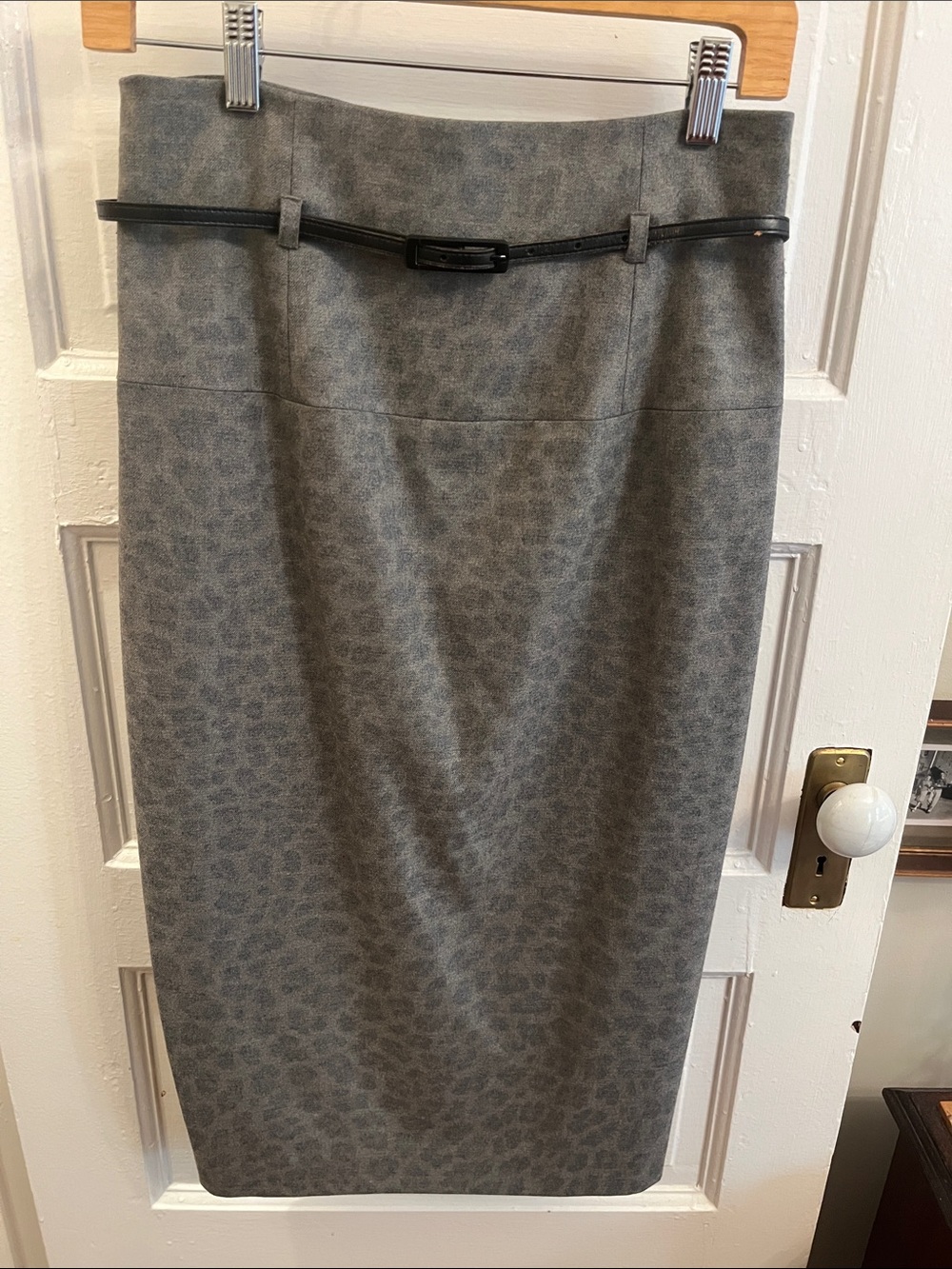 Black Halo Gray Leopard-Print Pencil Skirt with Slim Black Belt